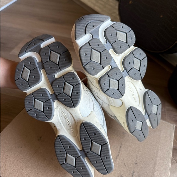 New Balance 9060 Sneakers - Picture 7 of 9